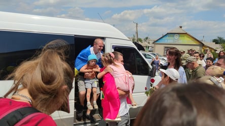 "15 месяцев плена": в Одесской области встретили двух защитников Змеиного - 285x160