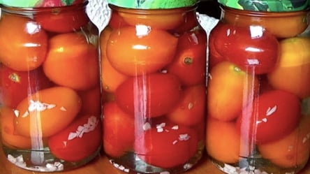 Мариновані помідори з часником "Королівські": рецепт заготовки на зиму - 290x166