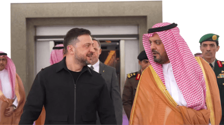 Зеленский прибыл в Саудовскую Аравию: видео - 304x171