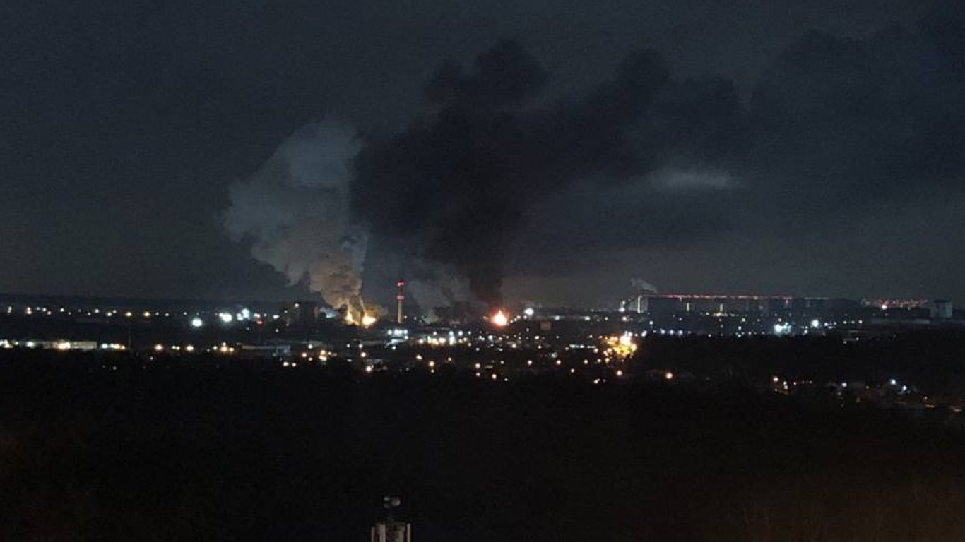 Под москвой вспыхнул масштабный пожар — горит коксогазовый завод