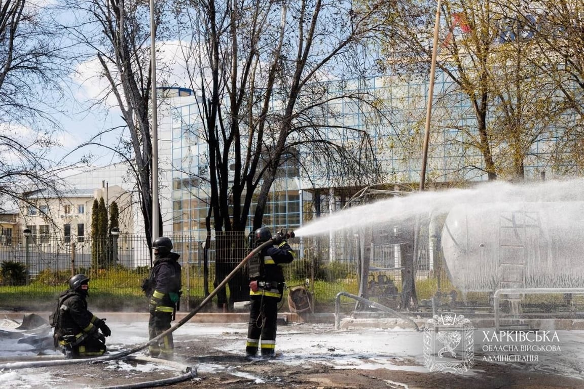 Рятувальники ліквідовують наслідки ударів