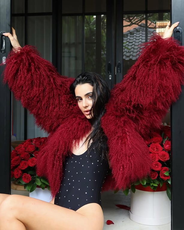 Анна Тринчер в боди 