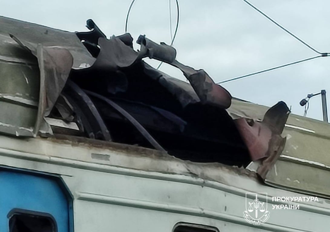 Дрон вдарив по електричці Слатине