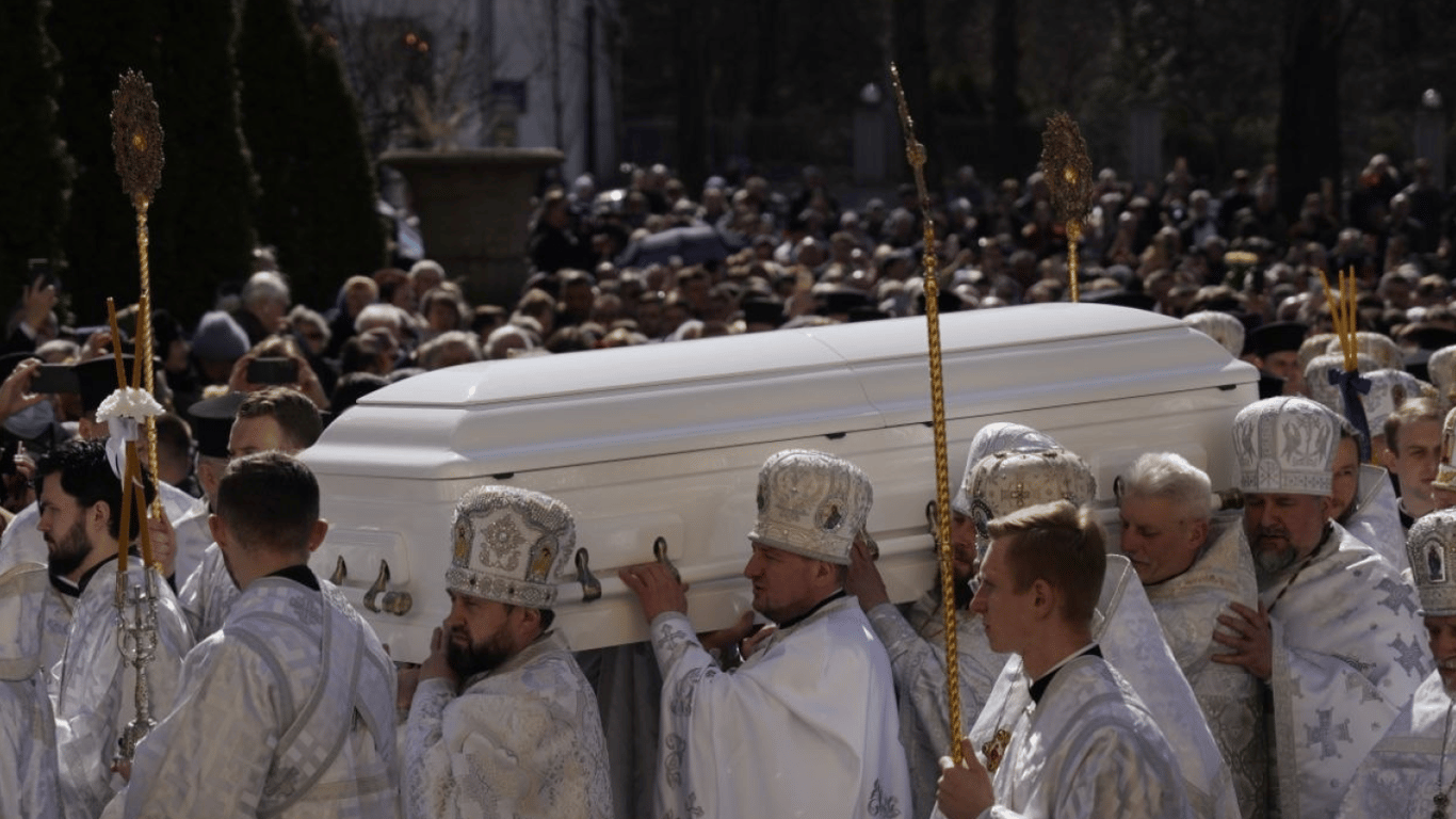 До Володимирського собору внесли труну з Патріархом Філаретом