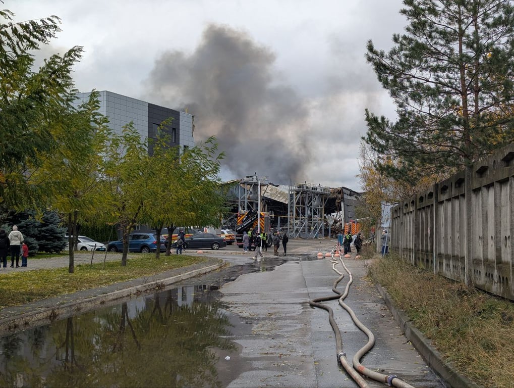 Київ пережив черговий нічний обстріл — фоторепортаж - фото 3