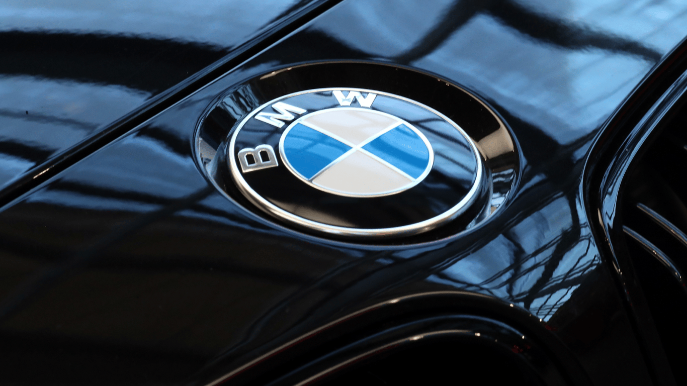 BMW просить водіїв не сідати за кермо через несправність подушки безпеки