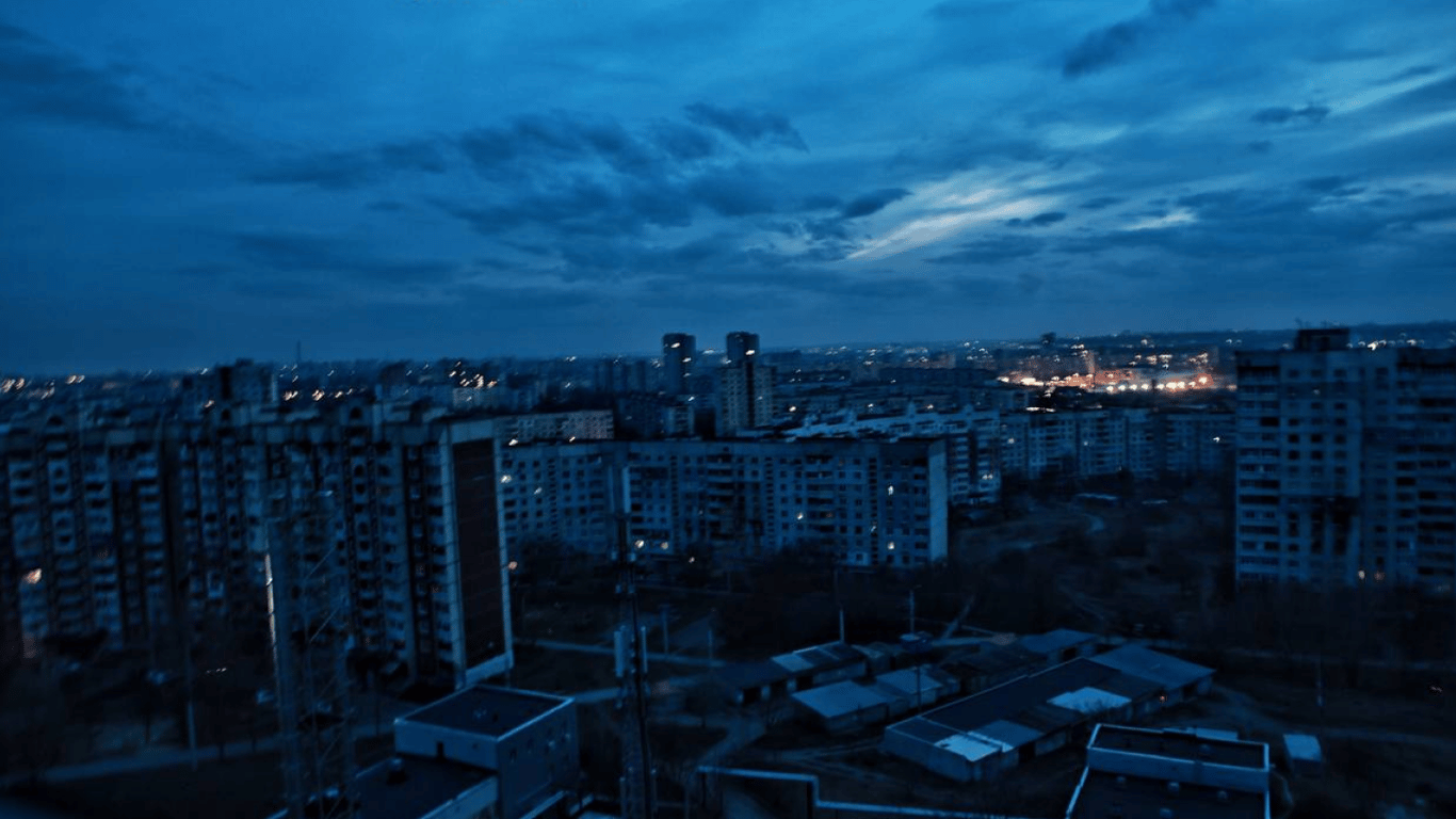 Знеструмлений Харків — який вигляд має місто після російських обстрілів