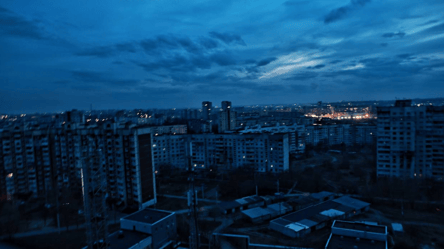 Знеструмлений Харків — який вигляд має місто після російських обстрілів - 285x160