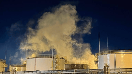 В России загорелся нефтеперерабатывающий завод: предварительно БпЛА - 285x160