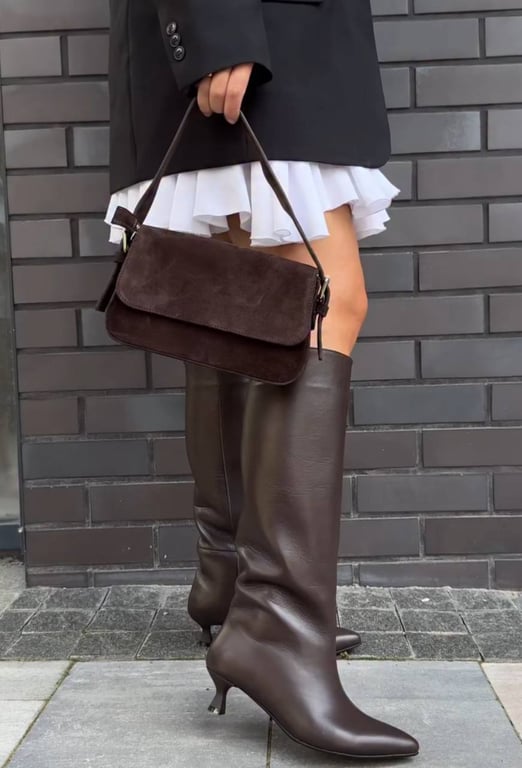 Сумки з замші пасують майже до всього