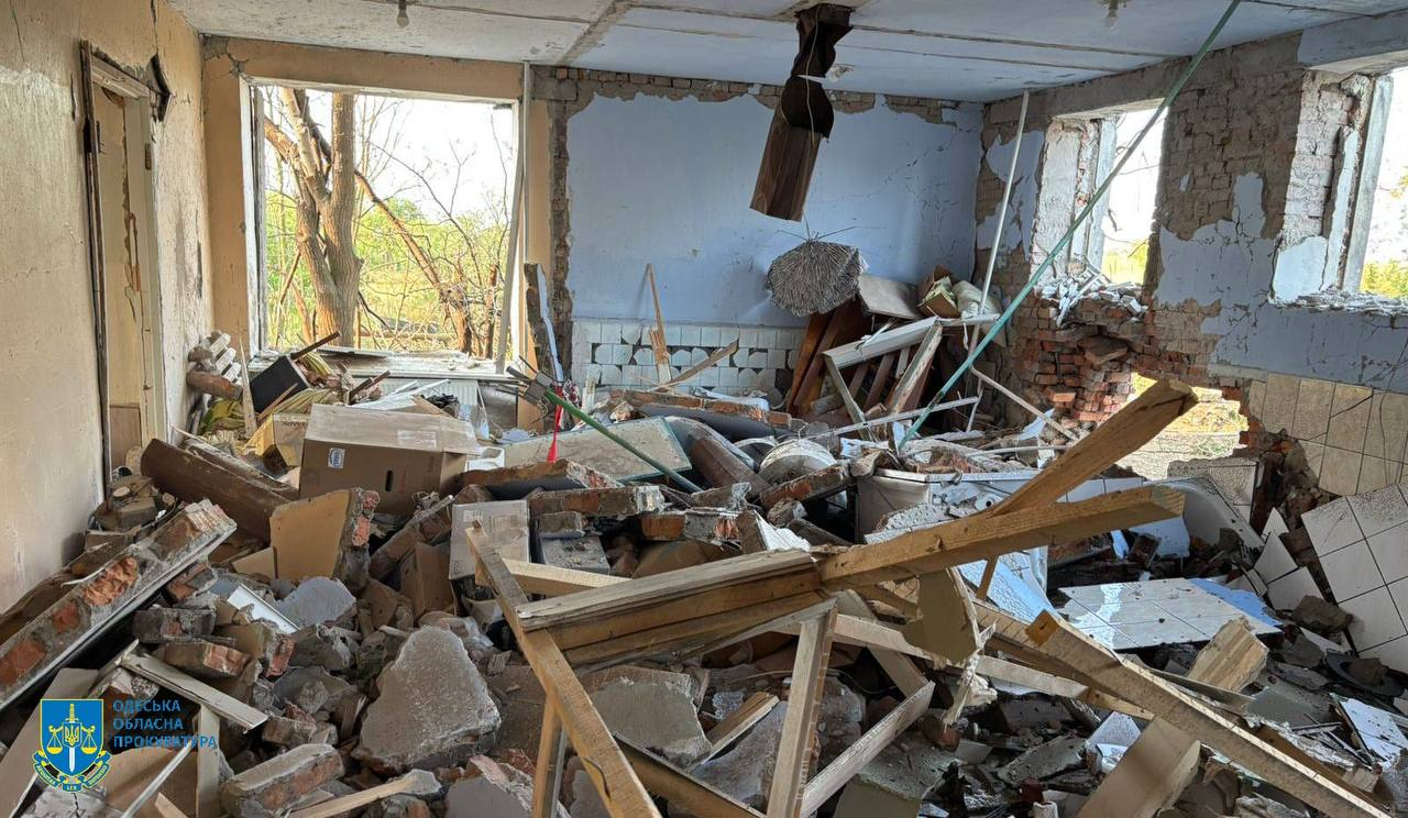 Палали пожежі — наслідки нічної атаки РФ на Одещину (фото) - фото 6