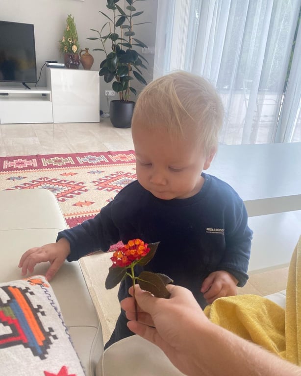 Осадча зачарувала мережу ексклюзивними фото молодших синів - фото 9