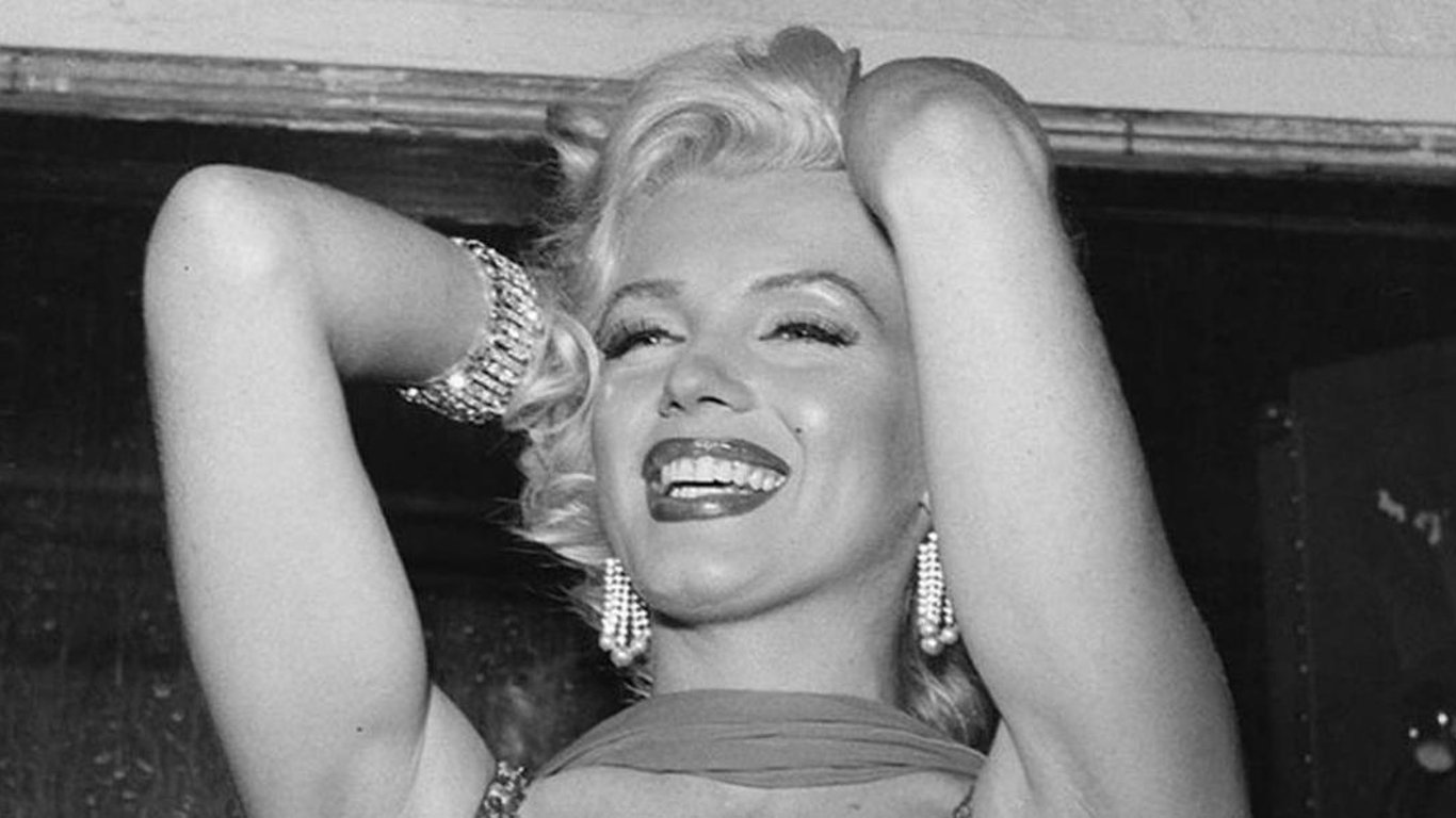 Стильне вбрання Мерилін Монро та засновника Playboy продали за рекордну суму