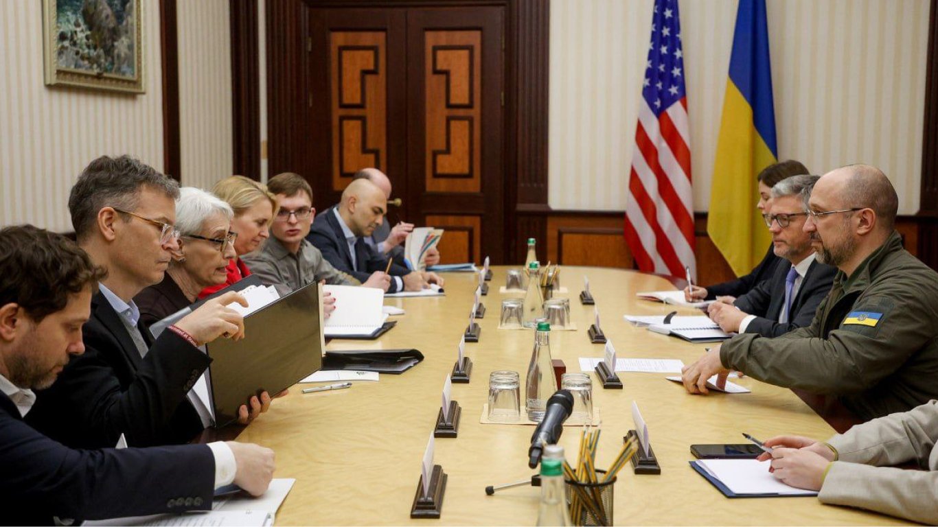 В Киев прибыла заместитель госсекретаря США Венди Шерман