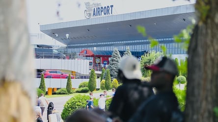 Футболисты Кривбасса опоздали на рейс из-за опасного инцидента в аэропорту - 285x160