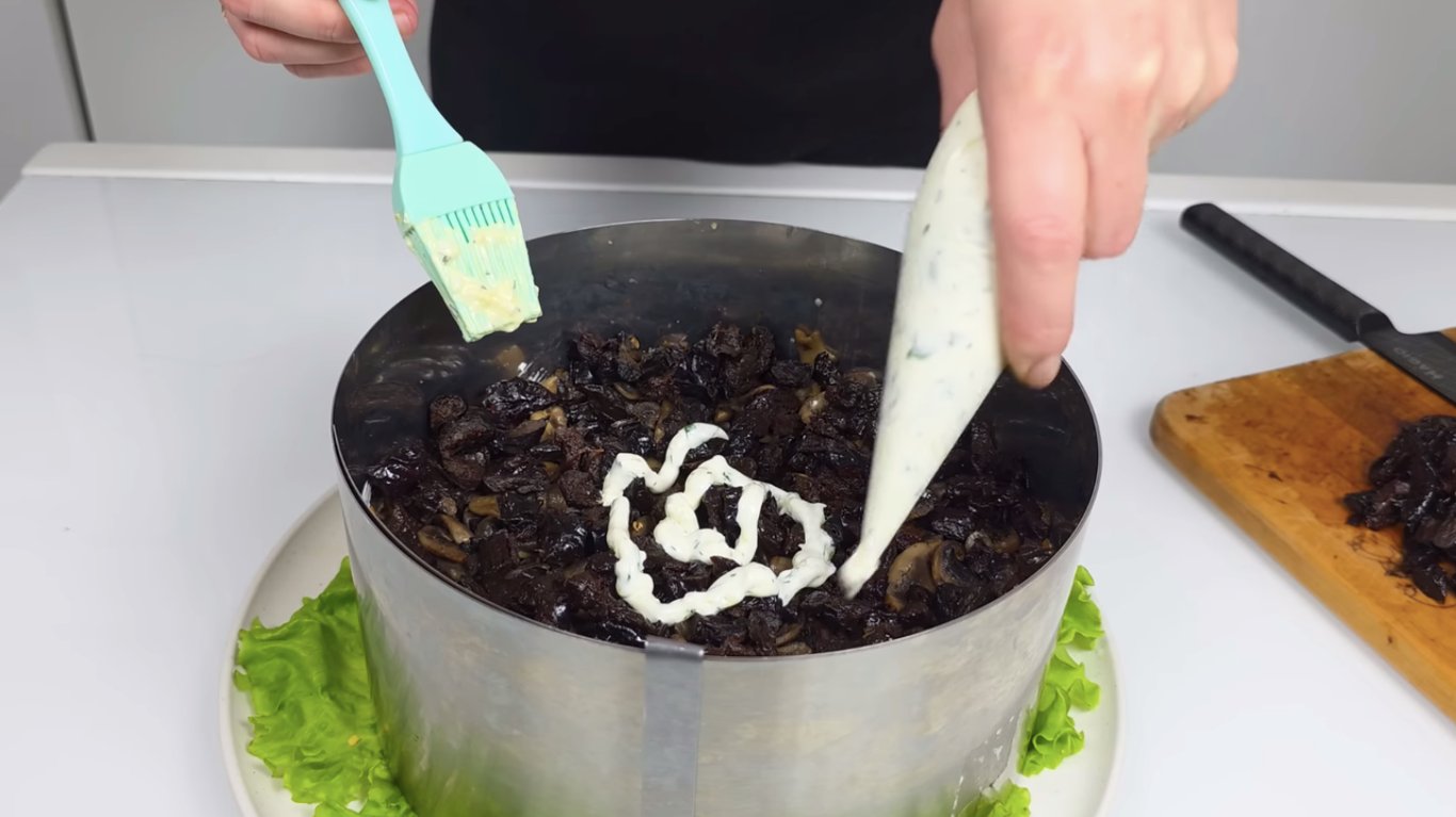 рецепт салату з курячими стегнами