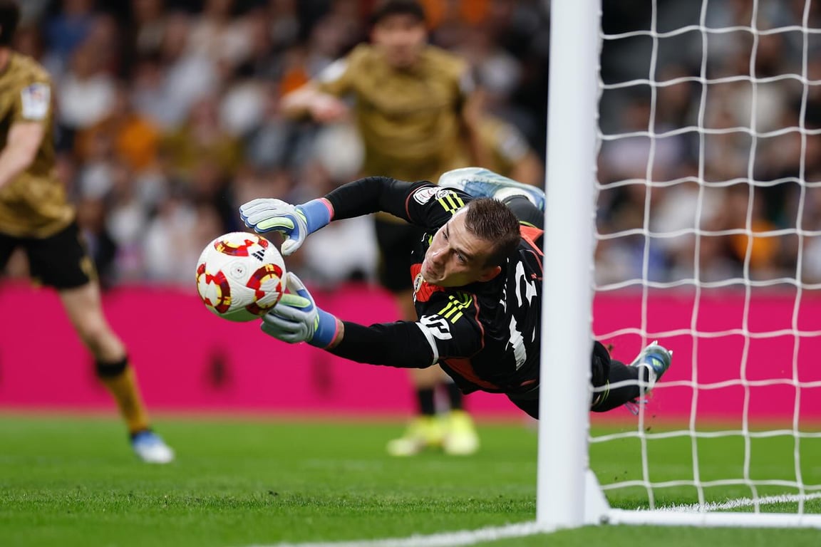 Андрей Лунин