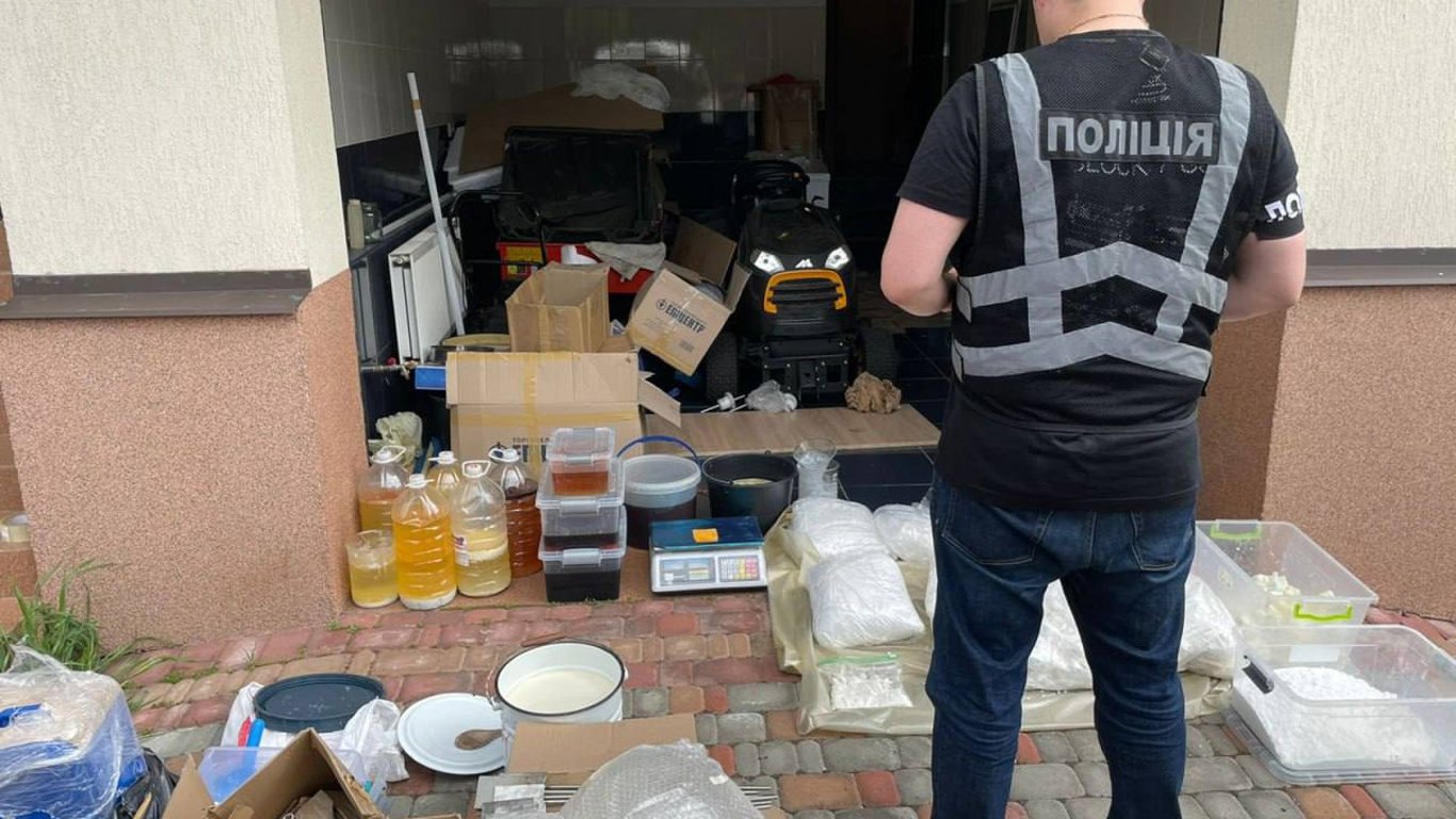 У Києві поліцейські ліквідували масштабну нарколабораторію