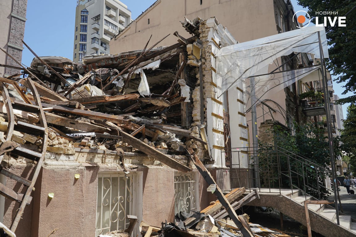 Фоторепортаж из разрушенной усадьбы Зеленских в Киеве - кто будет восстанавливать исторический дом - фото 6