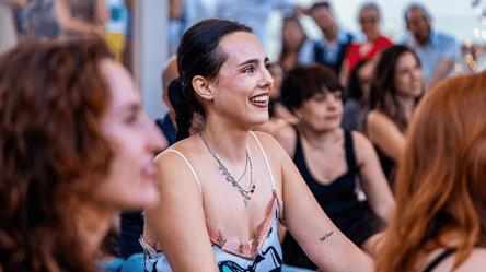 Настоящие экстраверты по знакам Зодиака — кто обожает общение - 285x160