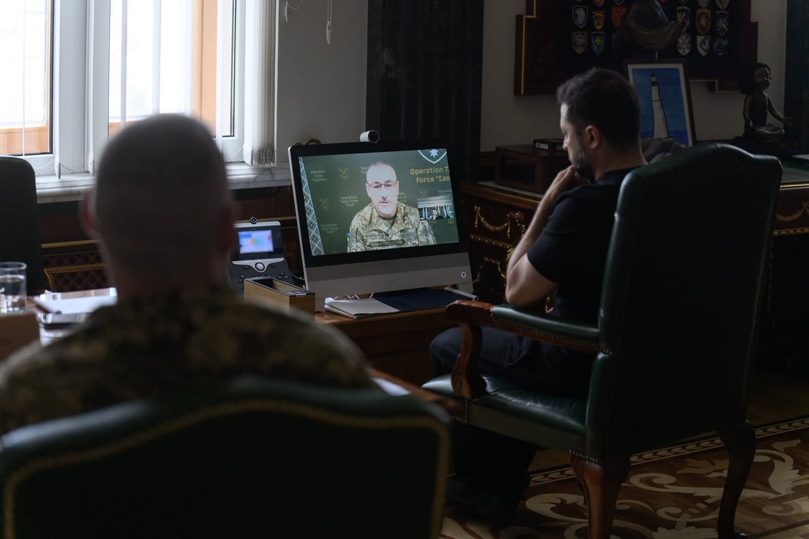 Зеленський заслухав доповідь Ніколюка про ситуацію на сході України - фото 1