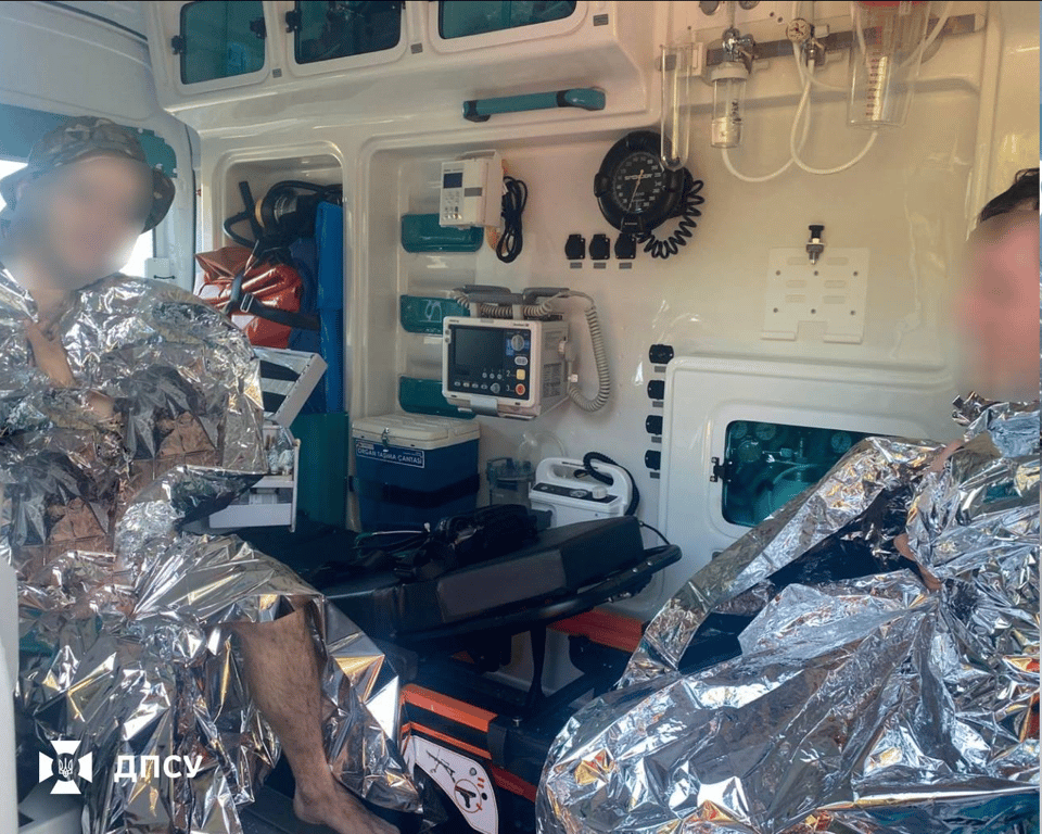 Заблукали в болотах — прикордонники піймали туристів-нелегалів - фото 2