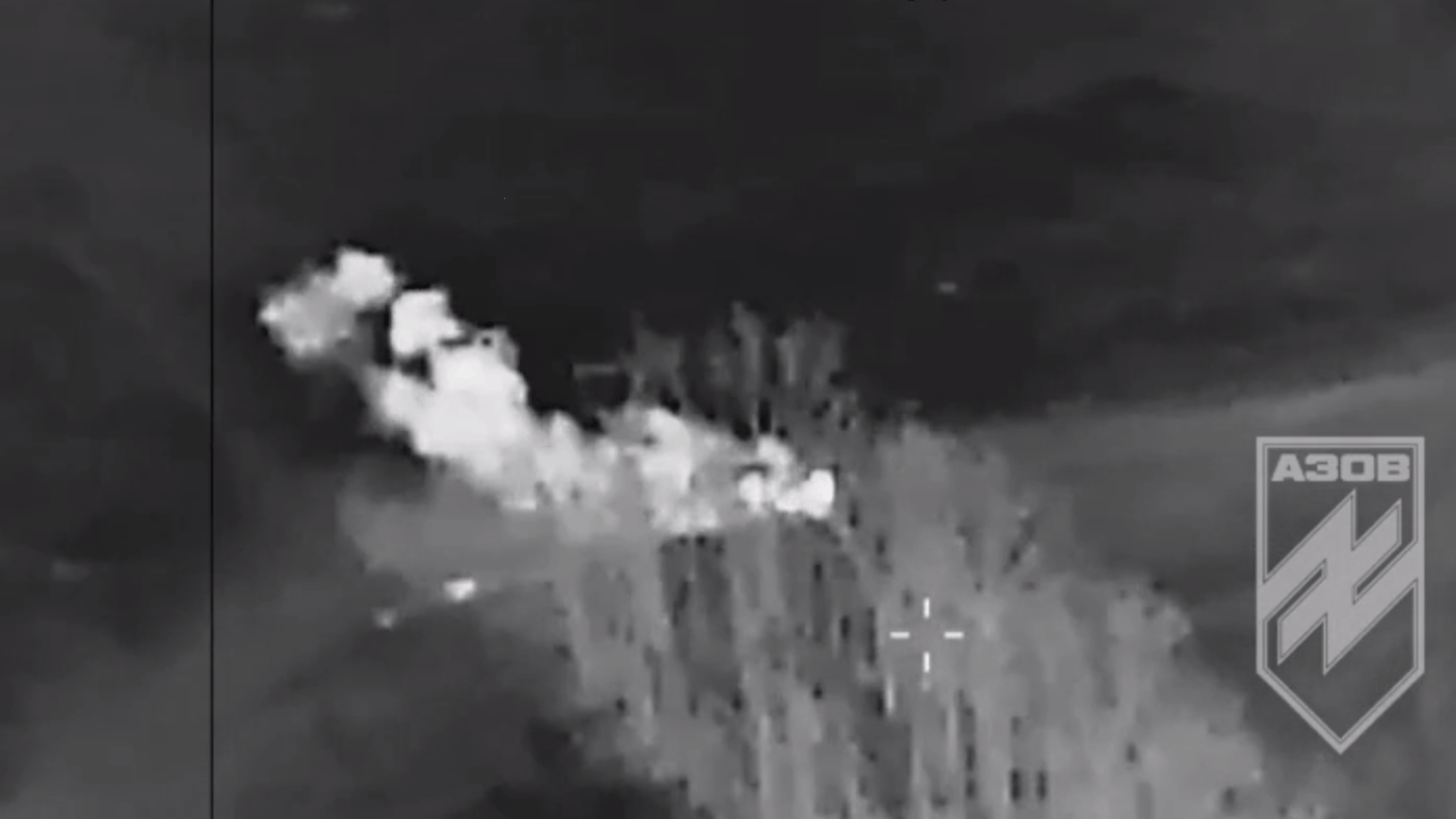 В Азові  показали, як FPV-дронами знищують ворожу техніку вночі
