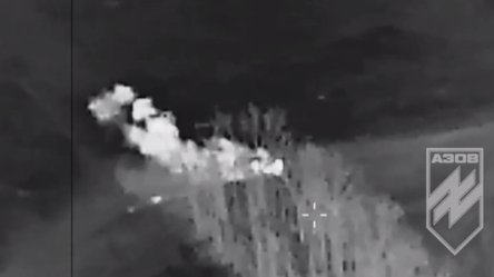 В Азове показали, как FPV-дронами уничтожают вражескую технику ночью - 285x160