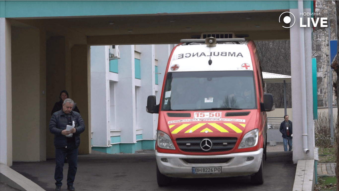 Одесские врачи рассказали о состоянии пострадавшего от дронового удара