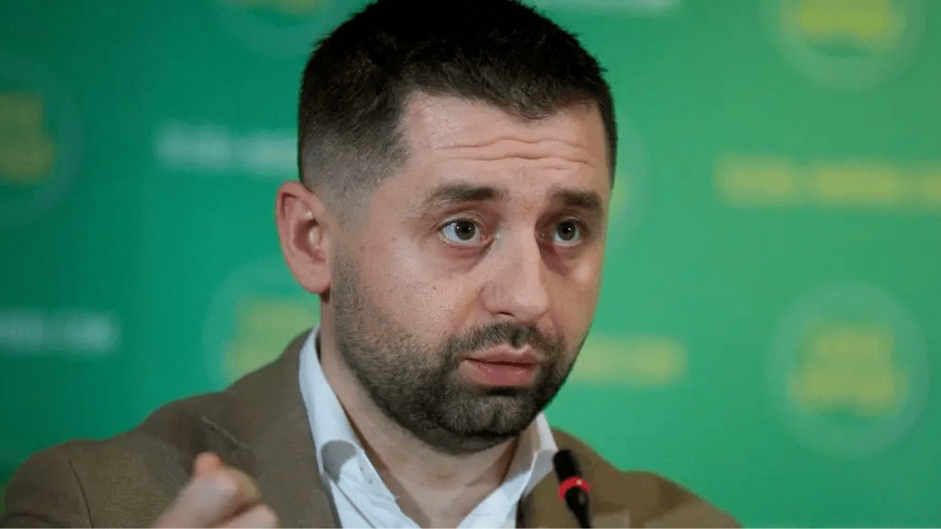 Зеленский поддержал петицию о восстановлении декларирования состояния чиновников и депутатов, — Арахамия