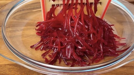 Новий салат з буряка — всього 4 інгредієнти, а смак неймовірний - 290x166