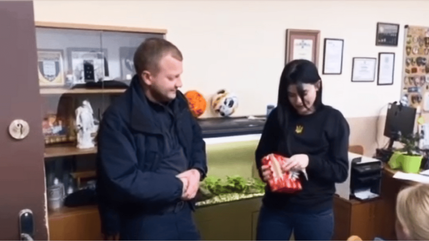 Очільник поліції Львівської області подарував коханій перепустку для проїзду на площу Ринок для її Мерседеса