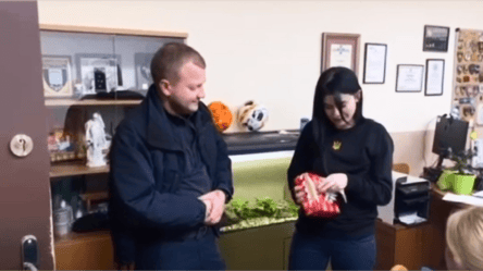Скандал во Львове: глава полиции подарил возлюбленной пропуск для проезда на площадь Рынок для ее Мерседеса - 285x160