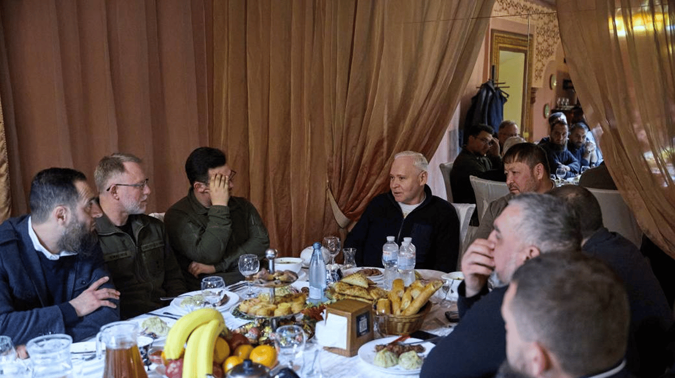 Терехов на трапезе Рамадана