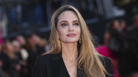 Соцмережі підірвали смішні меми після візиту Джолі до Херсона - 285x160