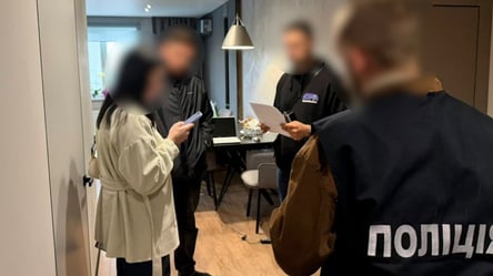 Элитные авто и пачки долларов: у врачей ВЛК провели почти 60 обысков - 290x166