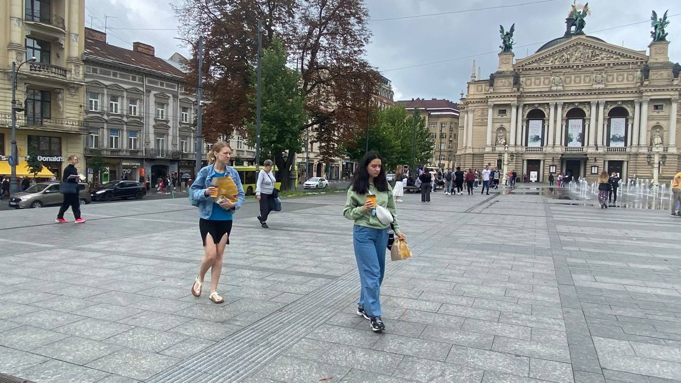 Від 5 тис. грн до 30 тис. грн: скільки у Львові витрачають грошей на платежі  сьогодні — опитування