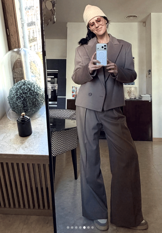 Жіночий костюм завжди буде мати доречний вигляд