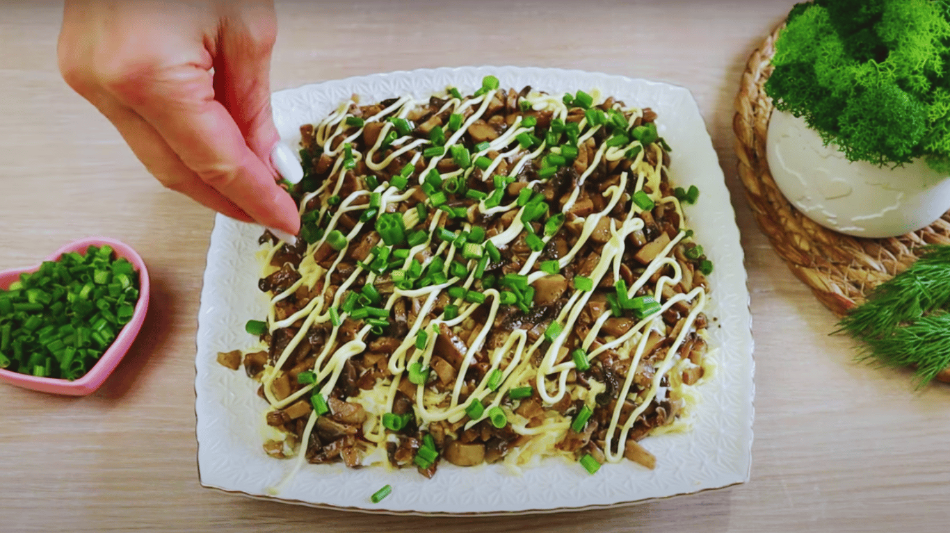 салат з печінкою та печерицями