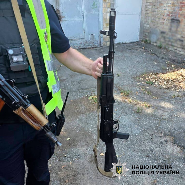 У Києві чоловік погрожував автоматом