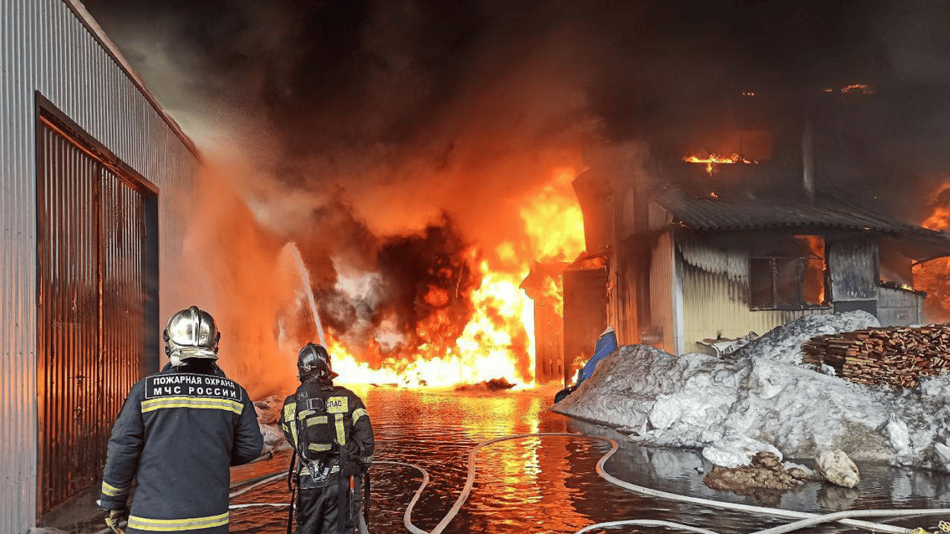 Масова атака на Бєлгород — місцева влада скаржиться на пошкодження та постраждалих
