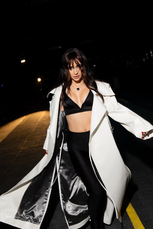 Анна Трінчер у новому кліпі