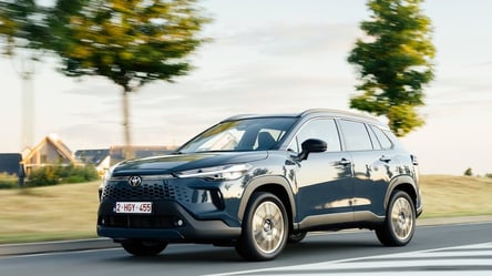 Toyota Corolla Cross проти Cross Hybrid: яка модель практичніша - 290x166