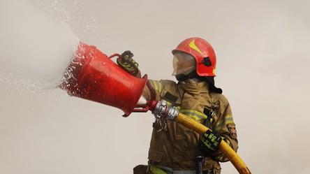 Армія РФ завдала удару по житловому будинку в Кривому Розі: є жертви - 290x160