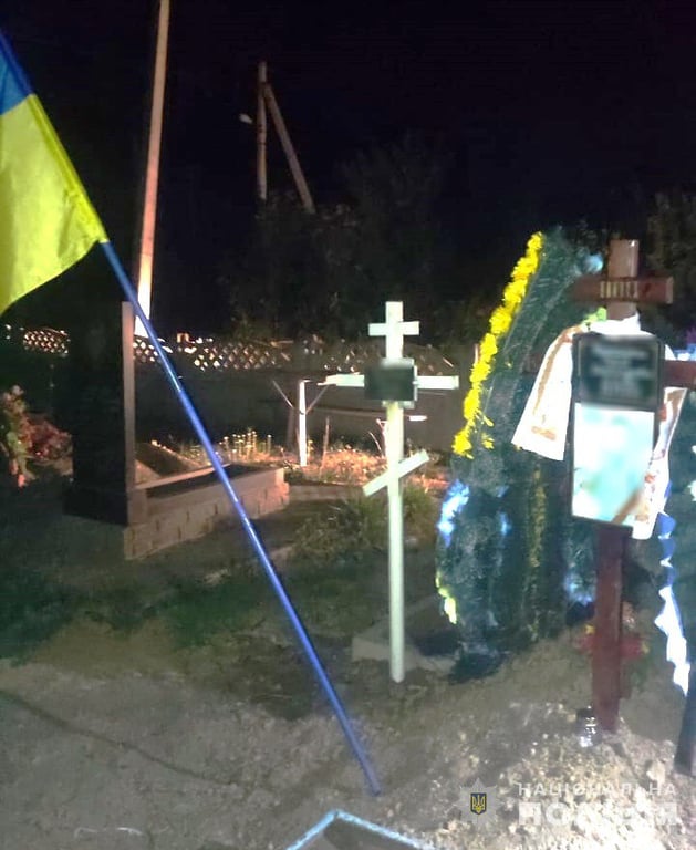 вчинили наругу над могилою військового