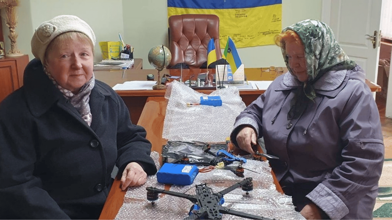 На Прикарпатье пенсионерки купили два дрона для военных