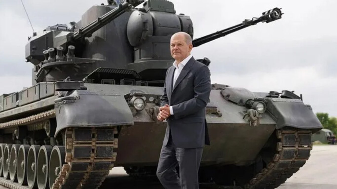 Світові лідери закликають Шольца передати Україні танки Leopard