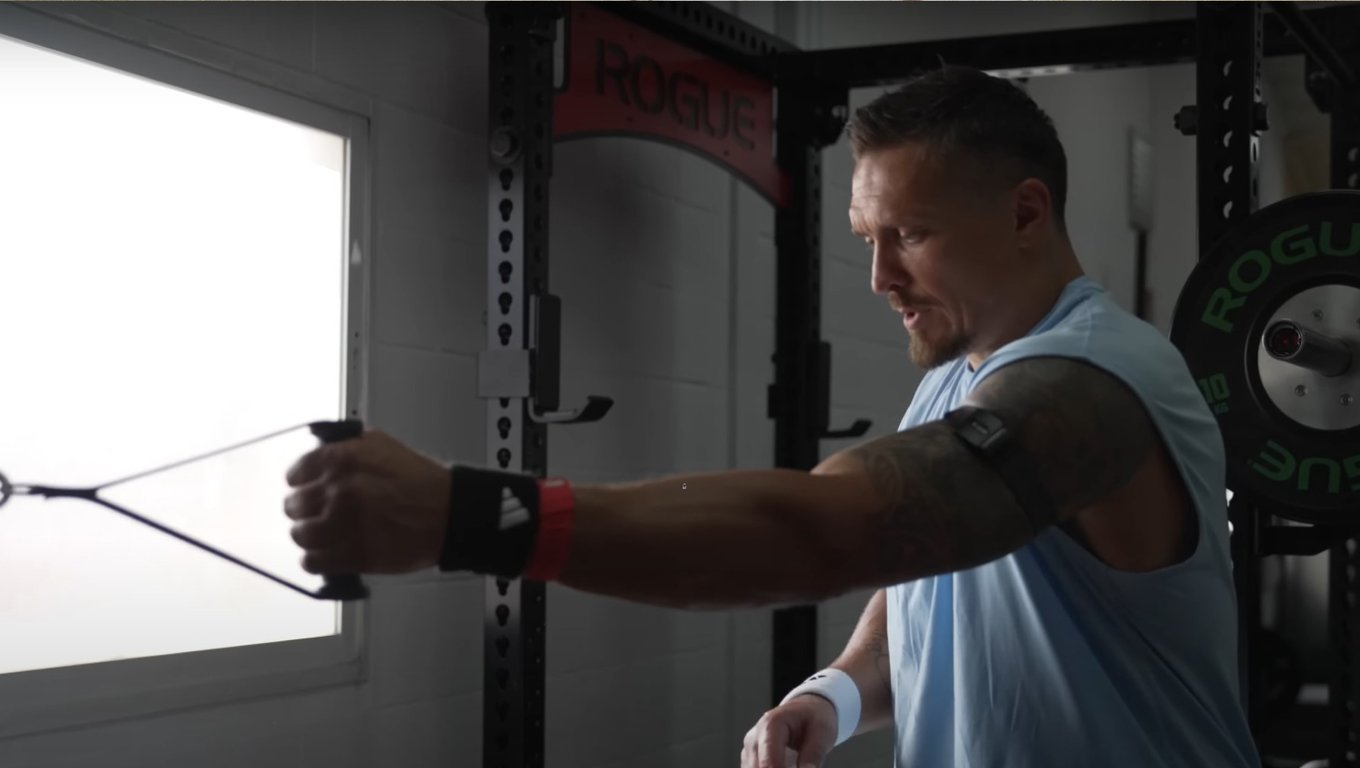 Александр Усик