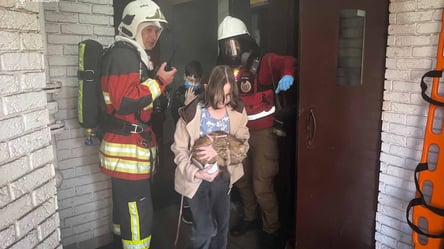 В Киевской области спасатели вывели из задымленной ловушки двадцать детей — что произошло - 285x160
