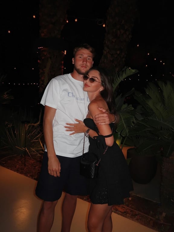 Владислав Ванат с девушкой